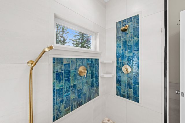 17 Kahana Ridge Pl, Lahaina, HI 96761