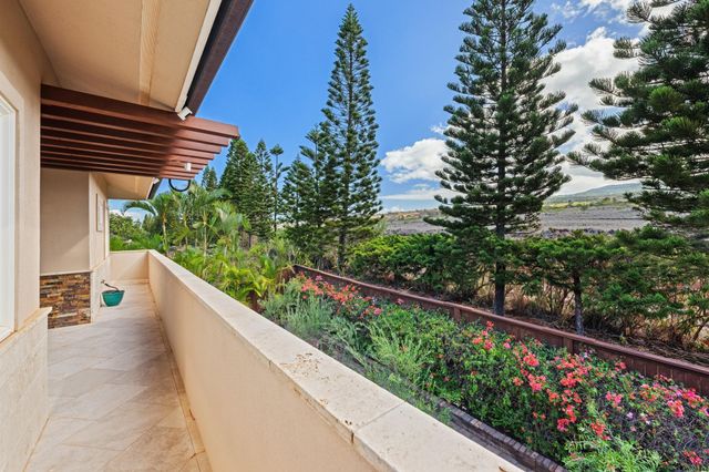 17 Kahana Ridge Pl, Lahaina, HI 96761