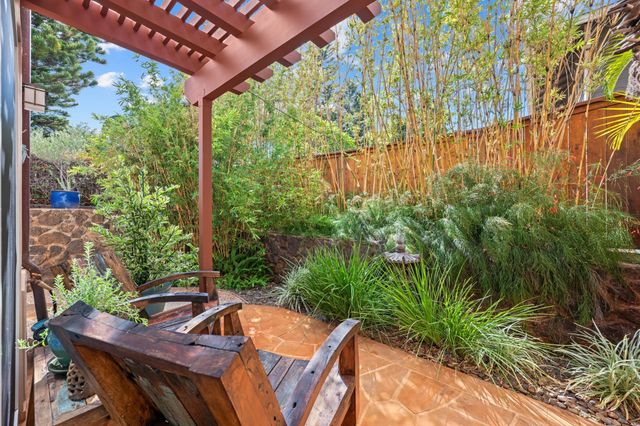 17 Kahana Ridge Pl, Lahaina, HI 96761