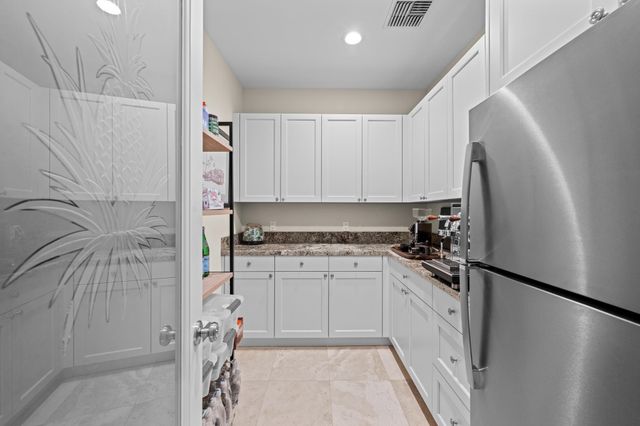 17 Kahana Ridge Pl, Lahaina, HI 96761