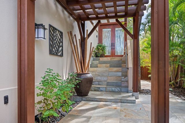 17 Kahana Ridge Pl, Lahaina, HI 96761