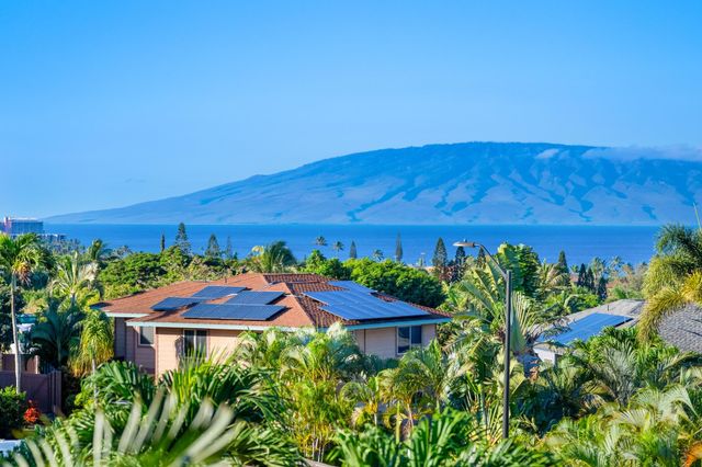 17 Kahana Ridge Pl, Lahaina, HI 96761