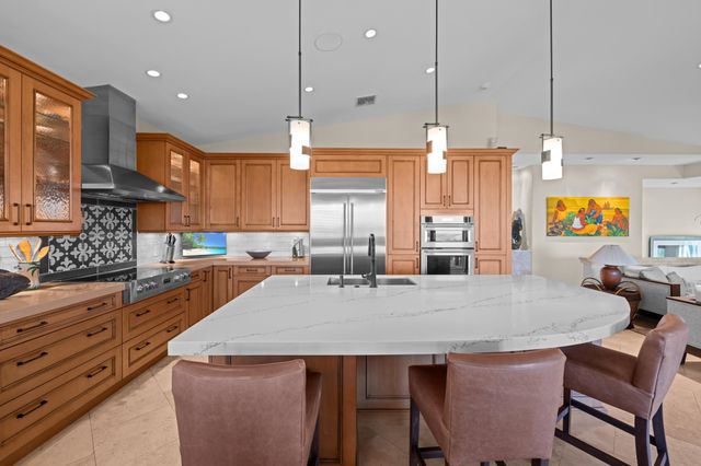 17 Kahana Ridge Pl, Lahaina, HI 96761