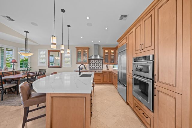 17 Kahana Ridge Pl, Lahaina, HI 96761