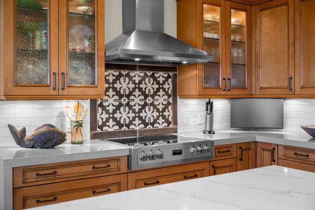 17 Kahana Ridge Pl, Lahaina, HI 96761