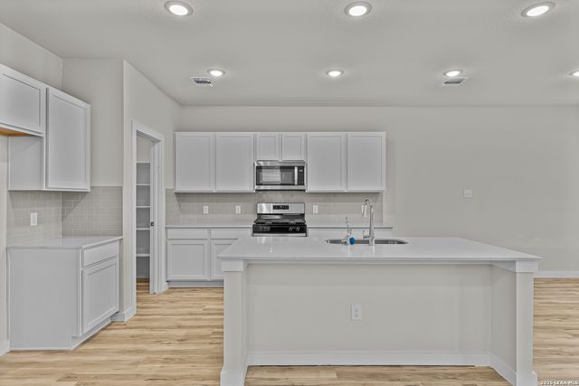 12415 Spike Heights, San Antonio, TX 78245