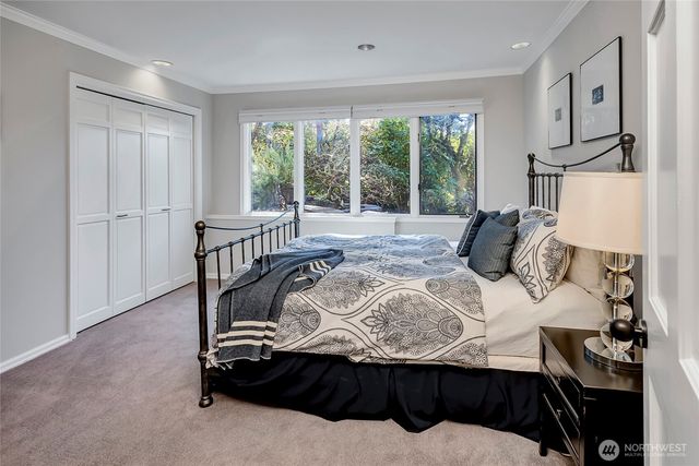 16 Meadow Lane, Mercer Island, WA 98040