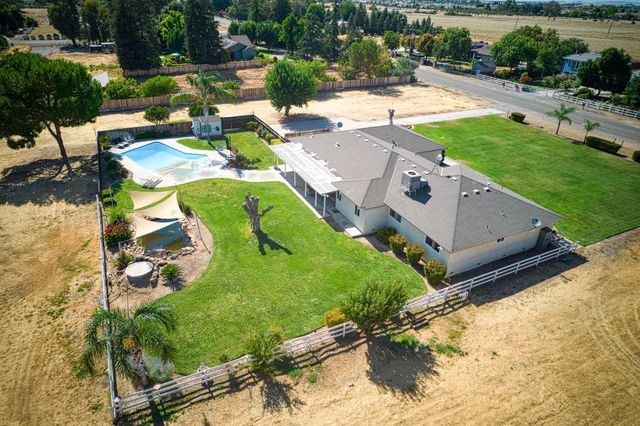8099 E Nees, Clovis, CA 93619