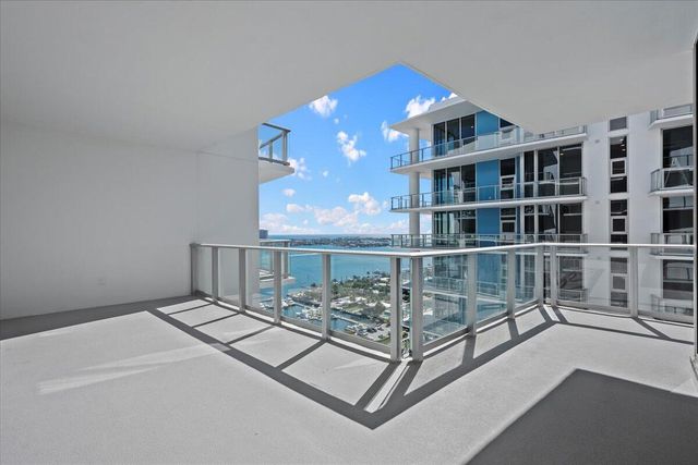 220 Lake Shore Drive 2223, Lake Park, FL 33403