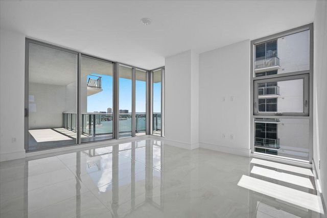 220 Lake Shore Drive 2223, Lake Park, FL 33403