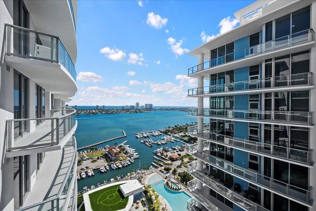 220 Lake Shore Drive 2223, Lake Park, FL 33403