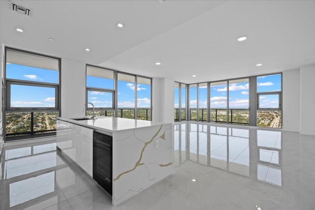 220 Lake Shore Drive 2223, Lake Park, FL 33403