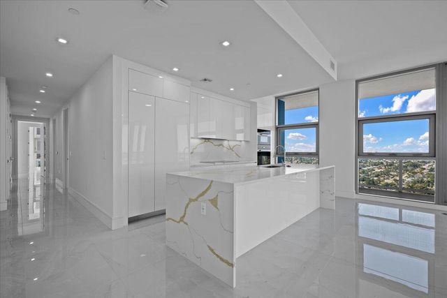 220 Lake Shore Drive 2223, Lake Park, FL 33403