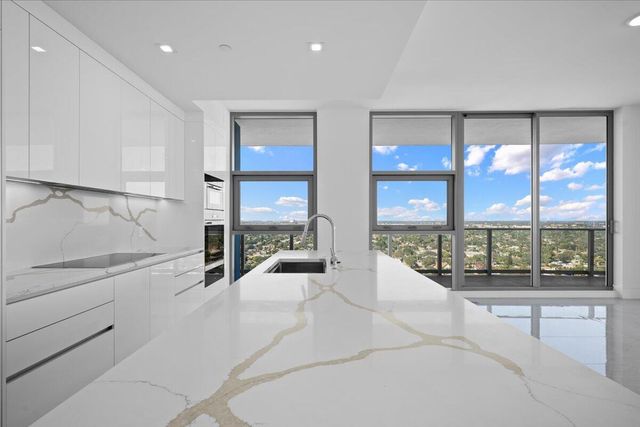 220 Lake Shore Drive 2223, Lake Park, FL 33403