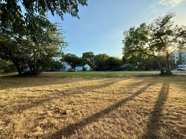 1305 Waterman Street, Fort Worth, TX 76102