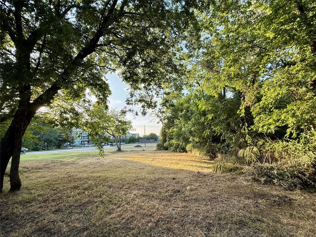 1305 Waterman Street, Fort Worth, TX 76102
