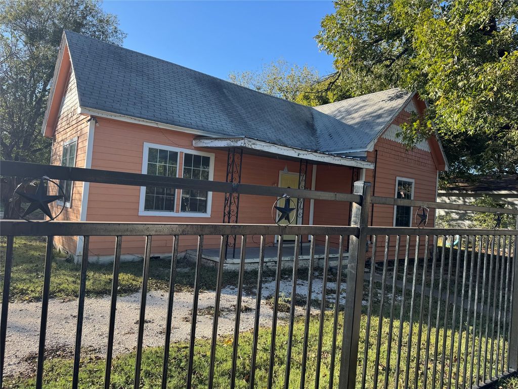 309 Elmo Street, Cleburne, TX 76031