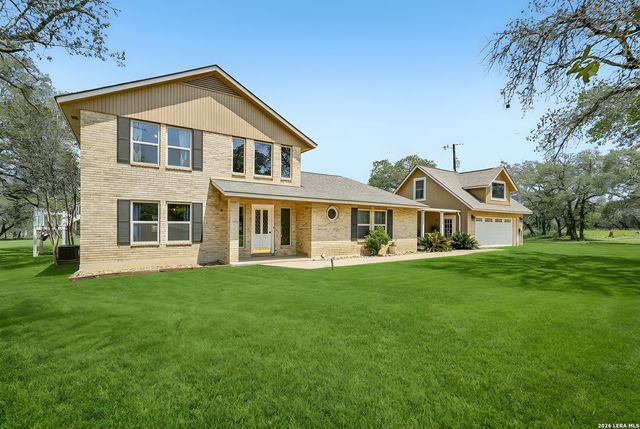 1922 Virginia Ln, Floresville, TX 78114