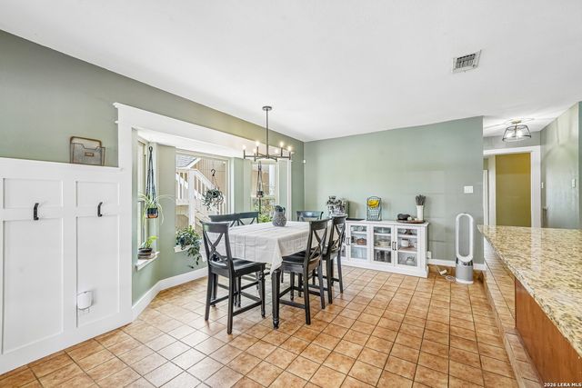 1922 Virginia Ln, Floresville, TX 78114