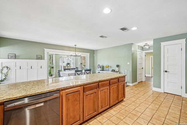 1922 Virginia Ln, Floresville, TX 78114
