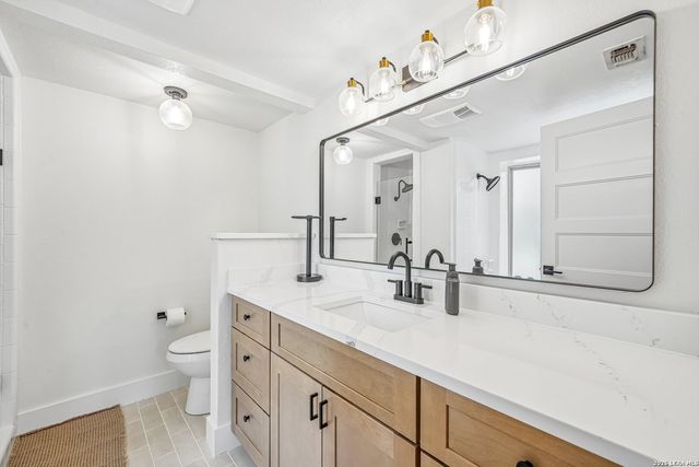 1922 Virginia Ln, Floresville, TX 78114