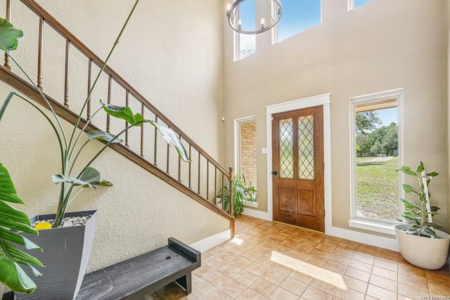 1922 Virginia Ln, Floresville, TX 78114