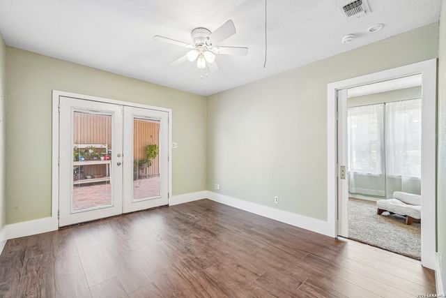 1922 Virginia Ln, Floresville, TX 78114