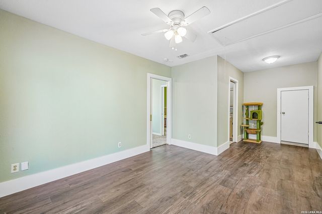 1922 Virginia Ln, Floresville, TX 78114