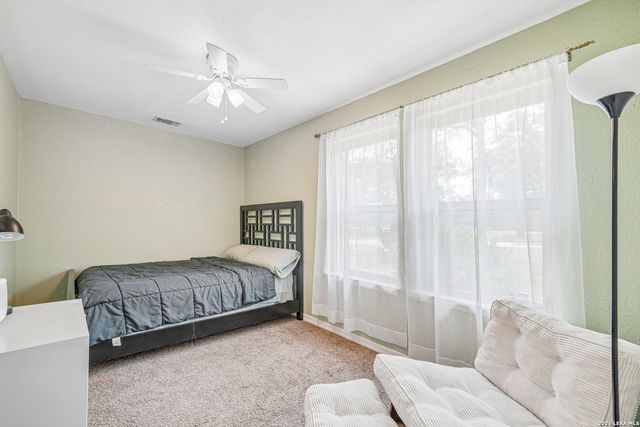 1922 Virginia Ln, Floresville, TX 78114