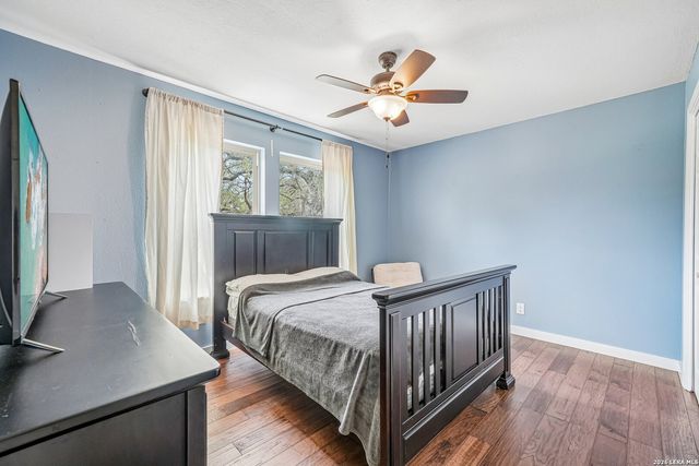 1922 Virginia Ln, Floresville, TX 78114