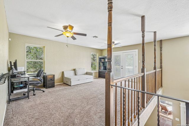 1922 Virginia Ln, Floresville, TX 78114