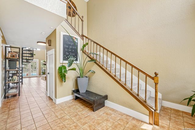 1922 Virginia Ln, Floresville, TX 78114