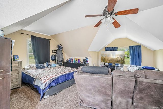 1922 Virginia Ln, Floresville, TX 78114