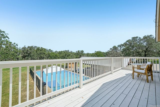 1922 Virginia Ln, Floresville, TX 78114