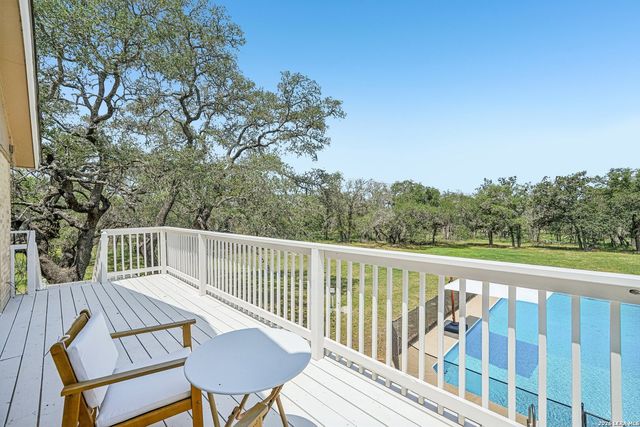 1922 Virginia Ln, Floresville, TX 78114
