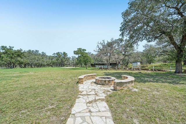 1922 Virginia Ln, Floresville, TX 78114