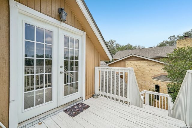 1922 Virginia Ln, Floresville, TX 78114
