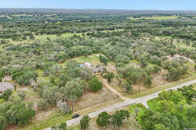 1922 Virginia Ln, Floresville, TX 78114