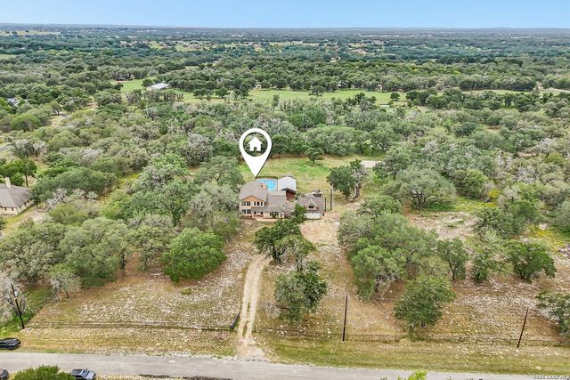 1922 Virginia Ln, Floresville, TX 78114