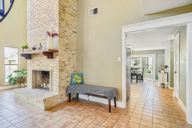 1922 Virginia Ln, Floresville, TX 78114