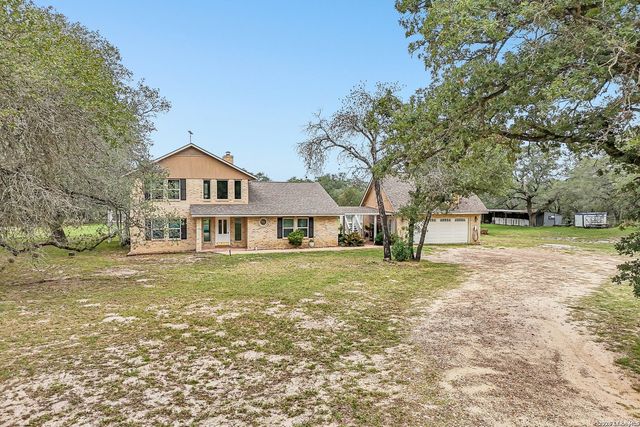 1922 Virginia Ln, Floresville, TX 78114