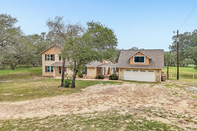 1922 Virginia Ln, Floresville, TX 78114