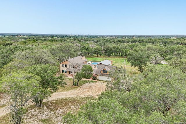 1922 Virginia Ln, Floresville, TX 78114