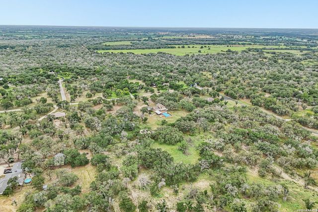1922 Virginia Ln, Floresville, TX 78114