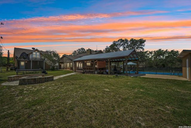 1922 Virginia Ln, Floresville, TX 78114