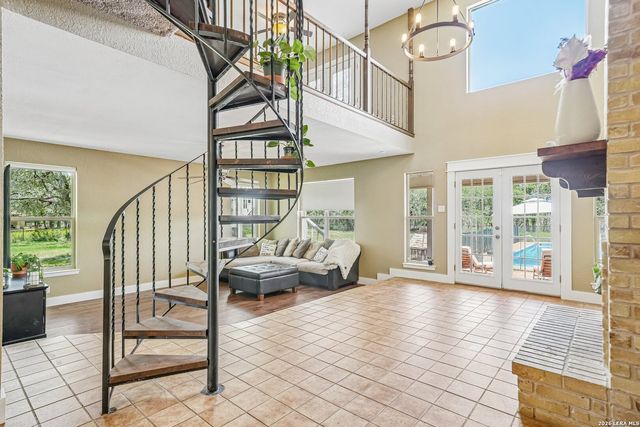 1922 Virginia Ln, Floresville, TX 78114
