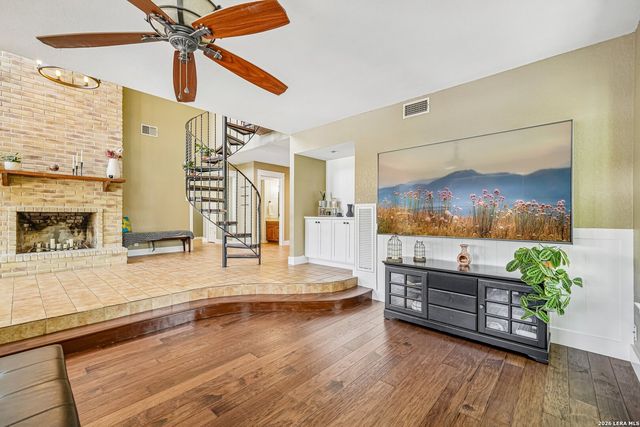 1922 Virginia Ln, Floresville, TX 78114