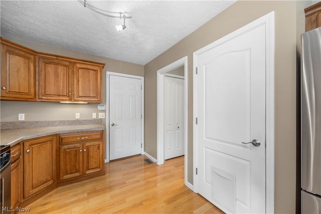 407 Clearbrook Drive, Avon Lake, OH 44012