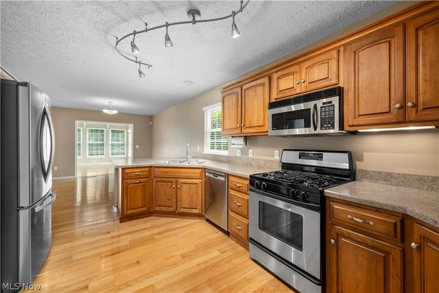 407 Clearbrook Drive, Avon Lake, OH 44012