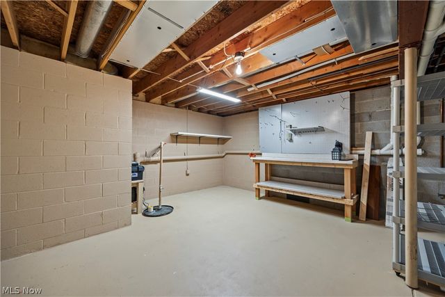 407 Clearbrook Drive, Avon Lake, OH 44012